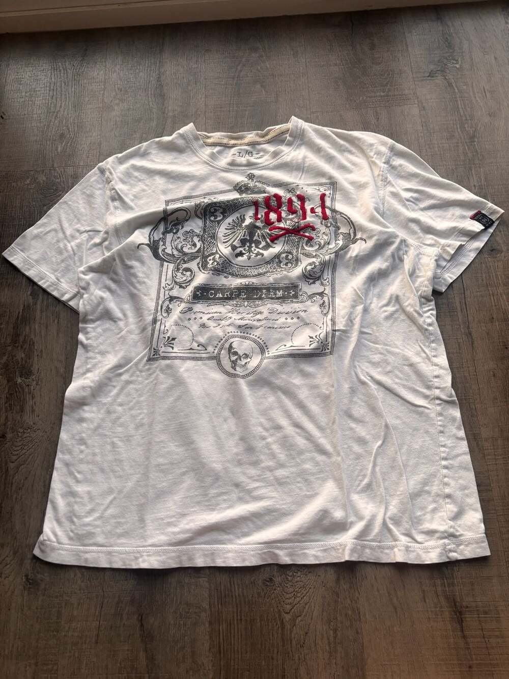 Old Navy Men's White Carpe Diem 1994 Graphic T-Shirt Size Large